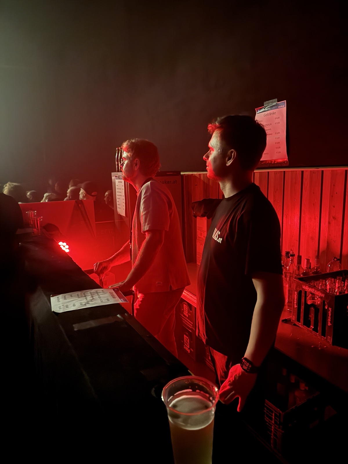 Crew beim Zusehen